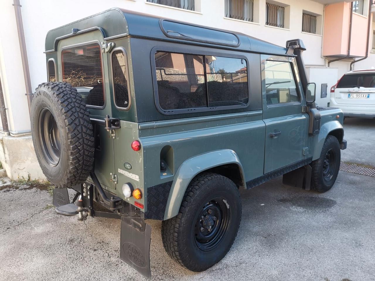 Land Rover Defender Sport