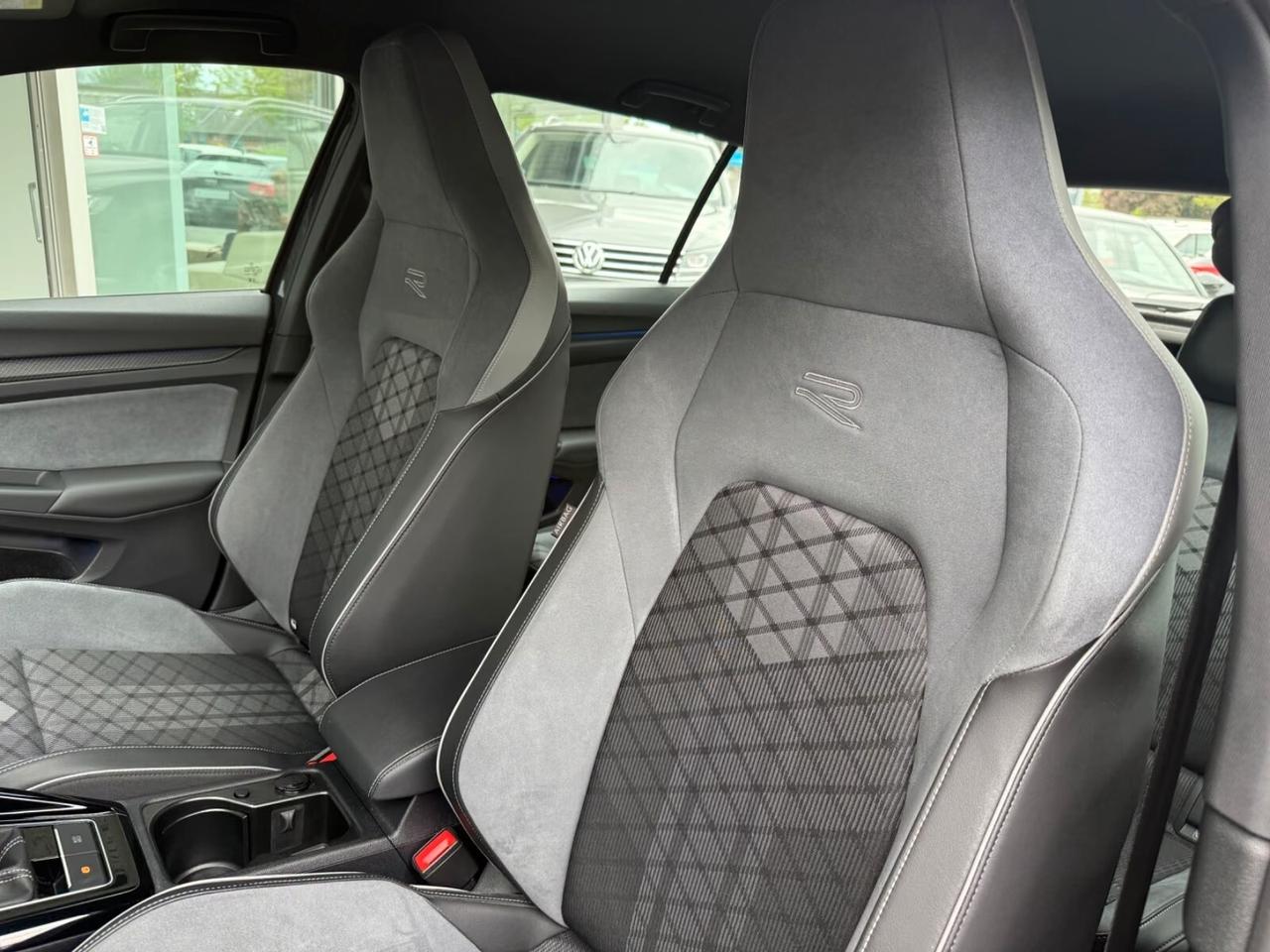 Volkswagen Golf *VIII*R-Line*Virt*OK NEOP