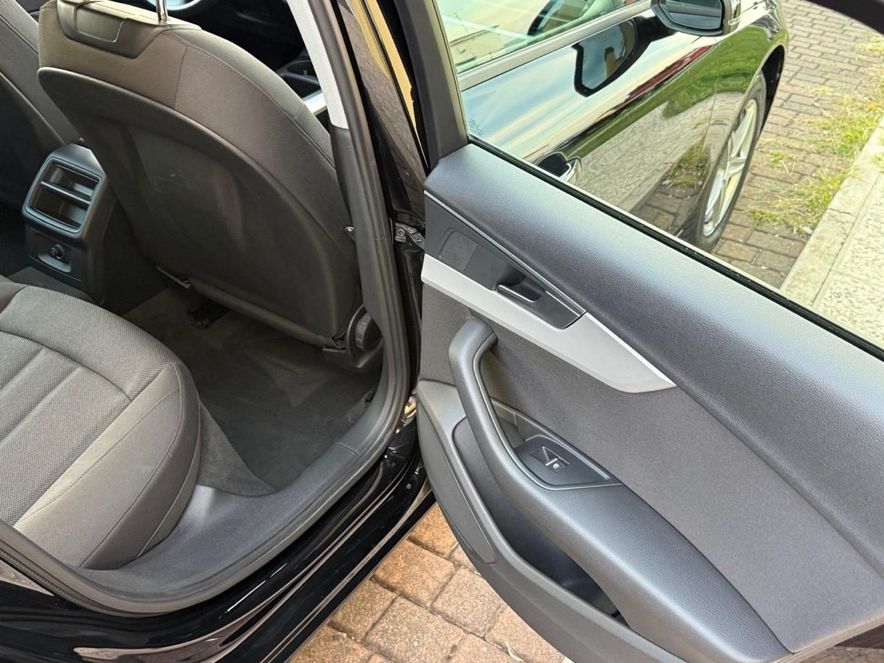 Audi A4 Avant 30 TDI/136 CV S tronic PREZZO REALE