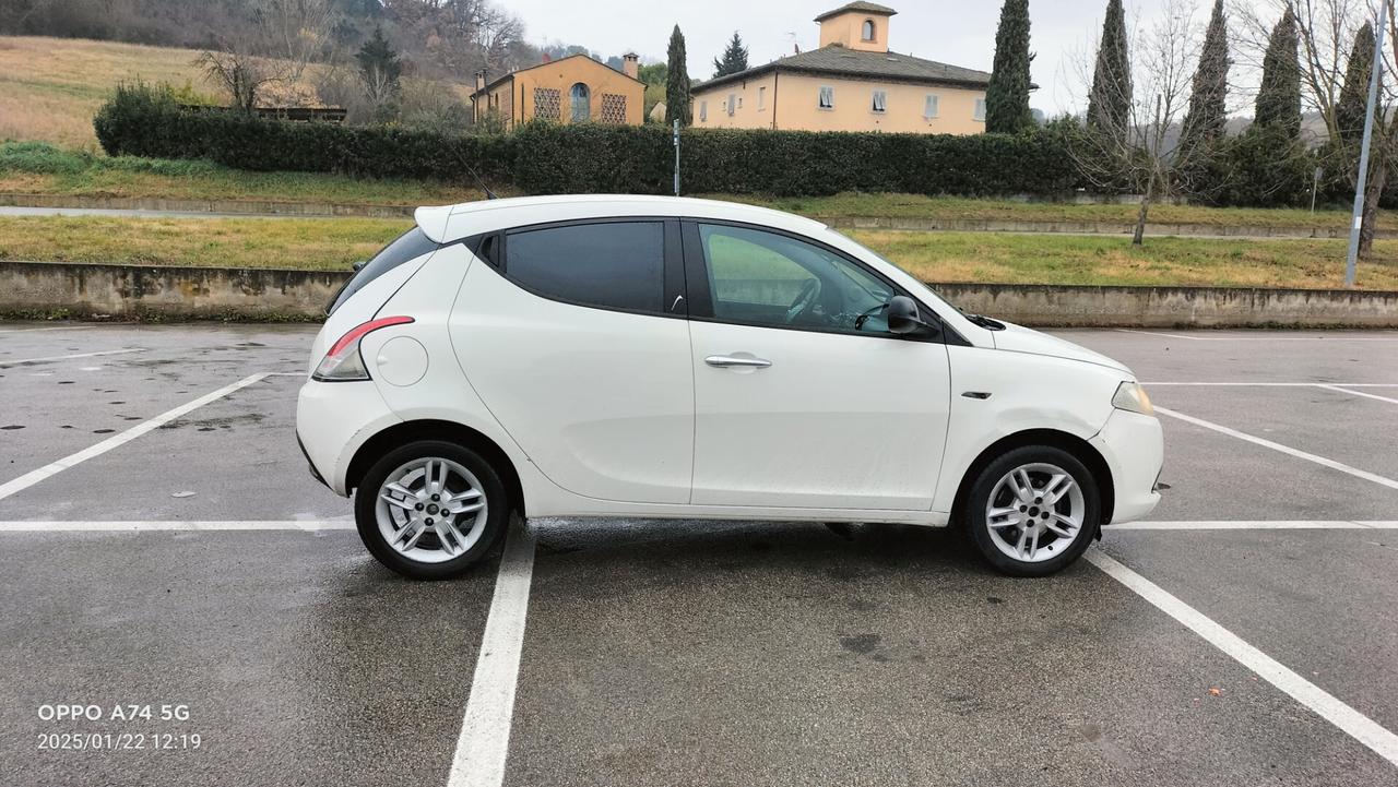 Lancia Ypsilon 1.2 69 CV Platinum