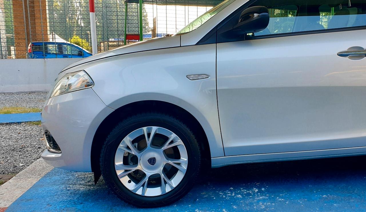 LANCIA YPSILON 1.2 BENZINA G.P.L DI CASA 76MILA KM EURO 6