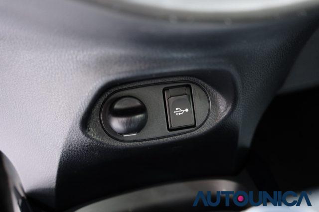 TOYOTA Yaris 1.5 HYBRID 5 PORTE TREND WHITE EDITION