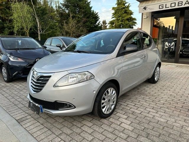 LANCIA Ypsilon 1.2 69 CV 5 porte NEOPATENTATI