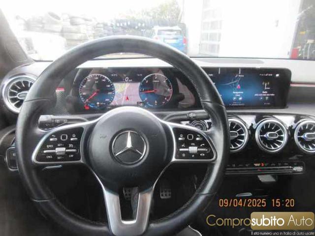 MERCEDES-BENZ A 180 d Automatic Premium