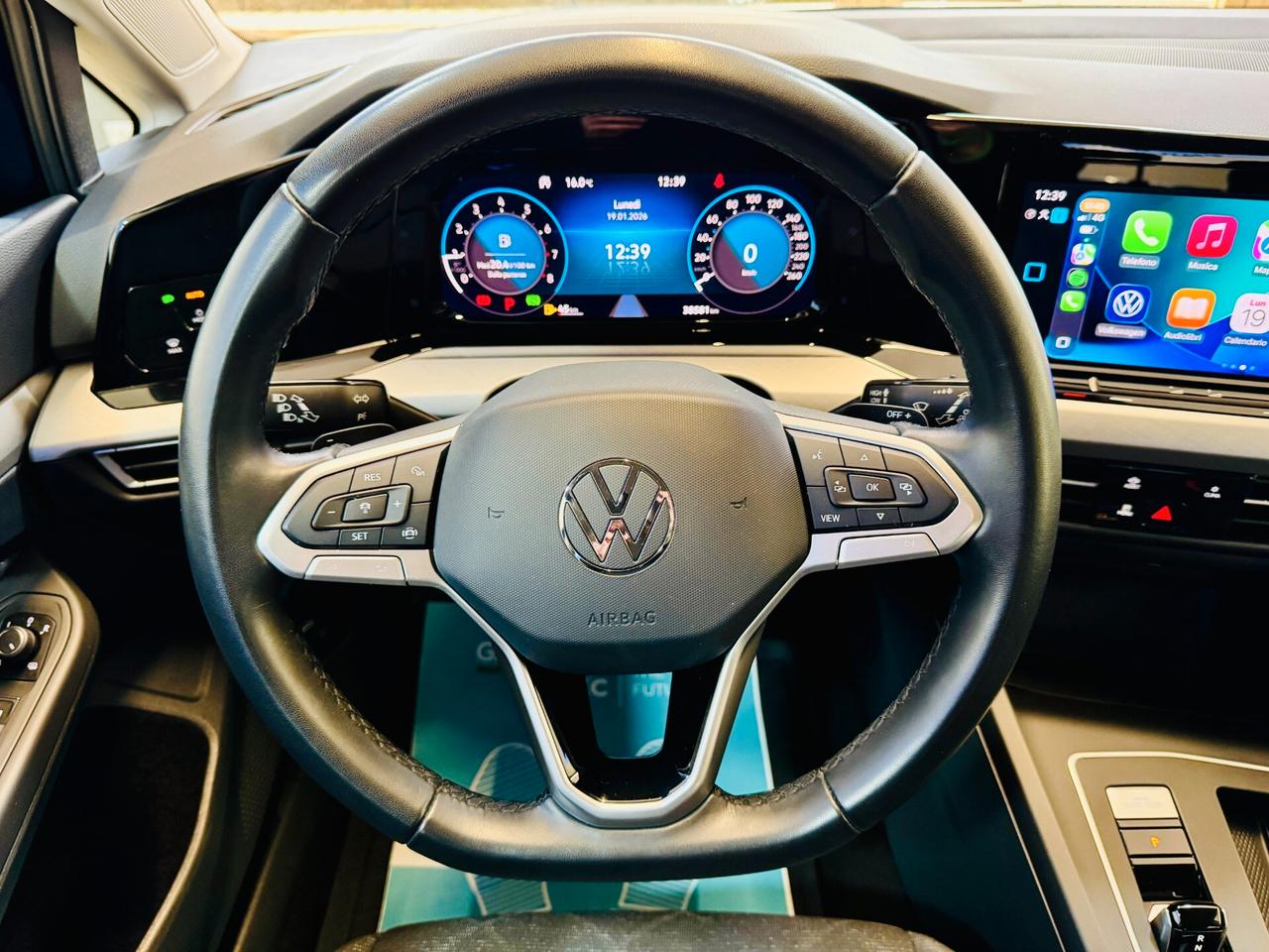 Volkswagen Golf VIII 1.0 eTSI EVO DSG Virtual - Automatica