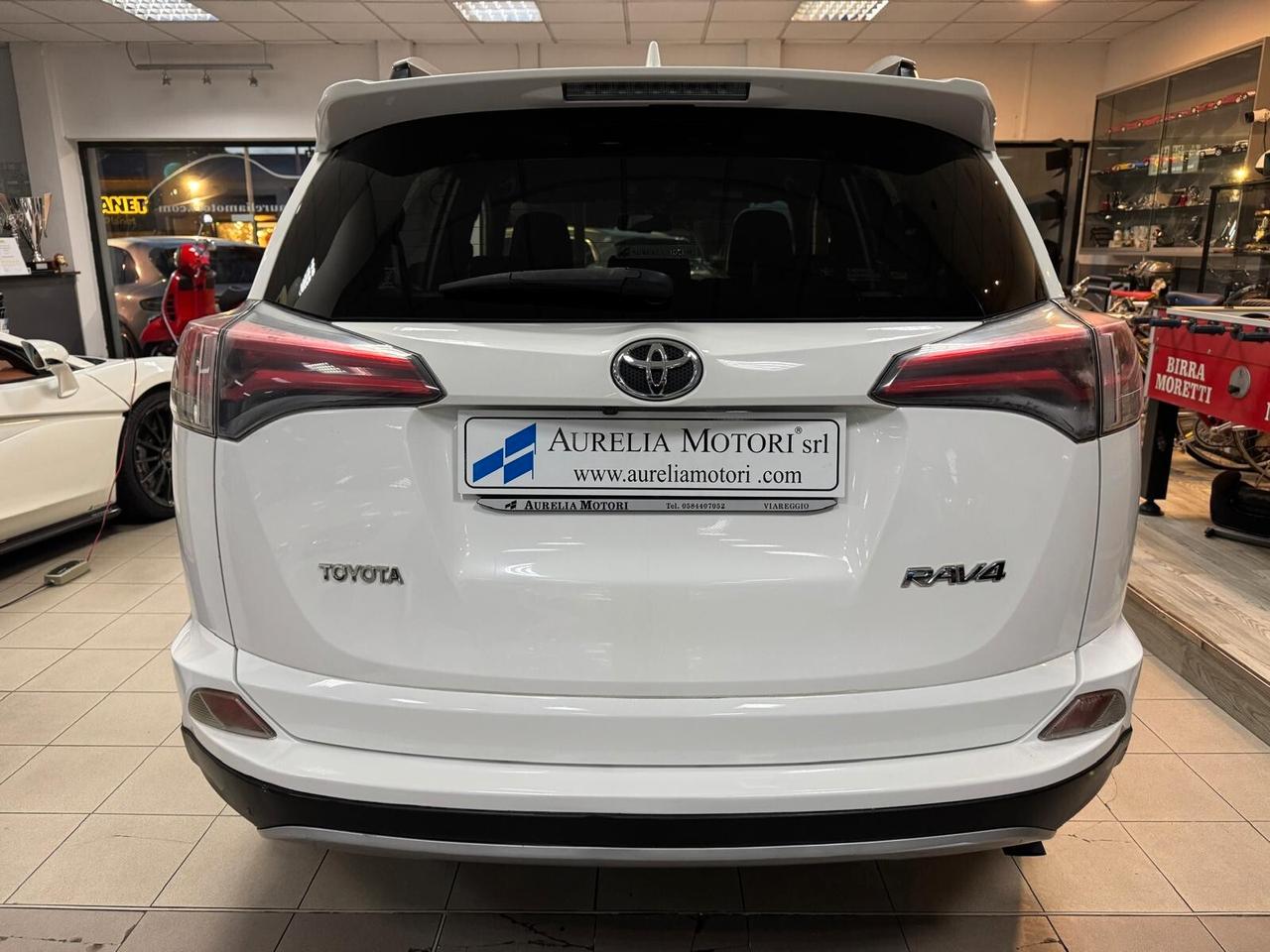 Toyota RAV 4 2.0 D-4D 2WD Lounge MY '17 UNICOPR. PARI AL NUOVO