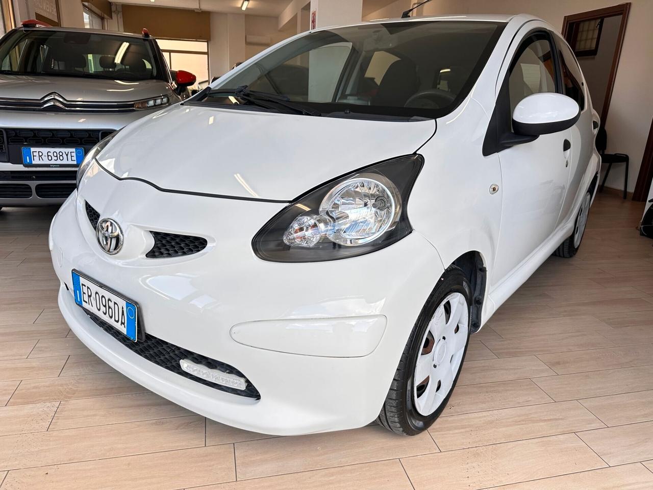 Toyota Aygo 1.0 12V VVT-i 5 porte Lounge Connect