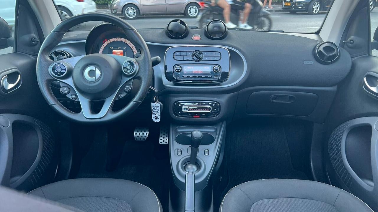 Smart ForTwo 70 1.0 twinamic cabrio Passion Adatta a Neopatentati