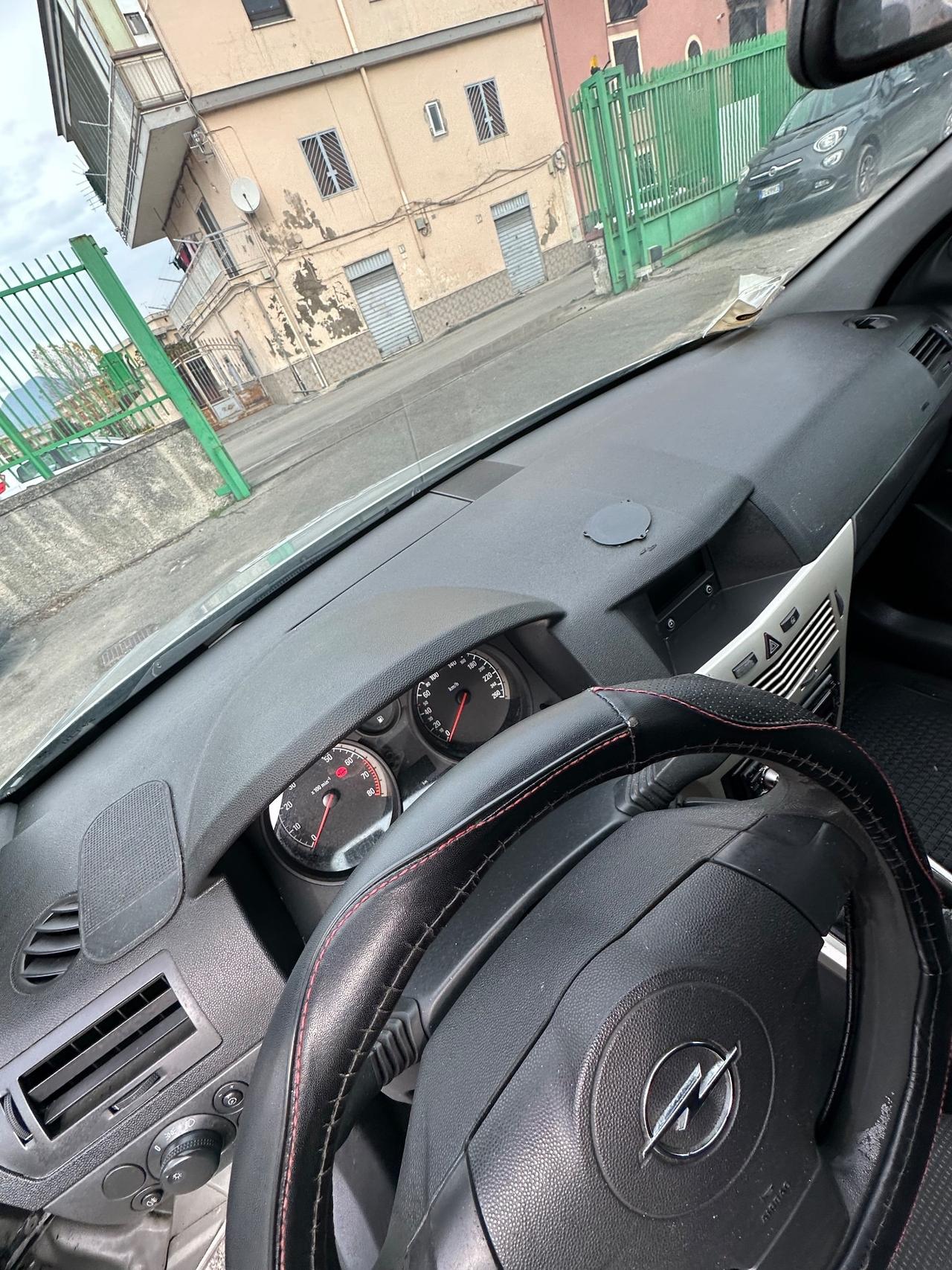 Opel Astra 1.4 16V Twinport 5 porte Enjoy