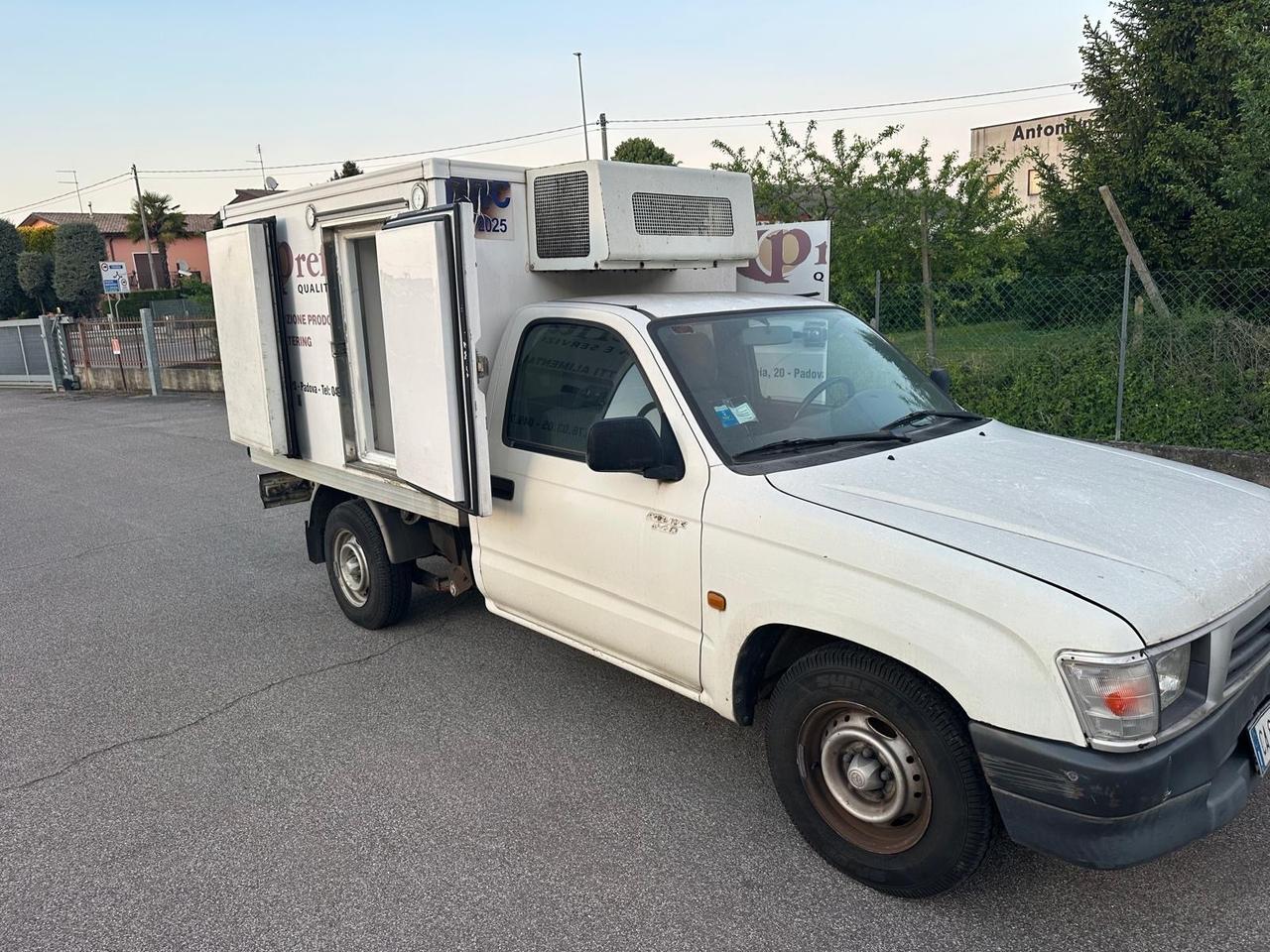 Toyota Hilux 2.5 D-4D 2WD 2p. Cabinato