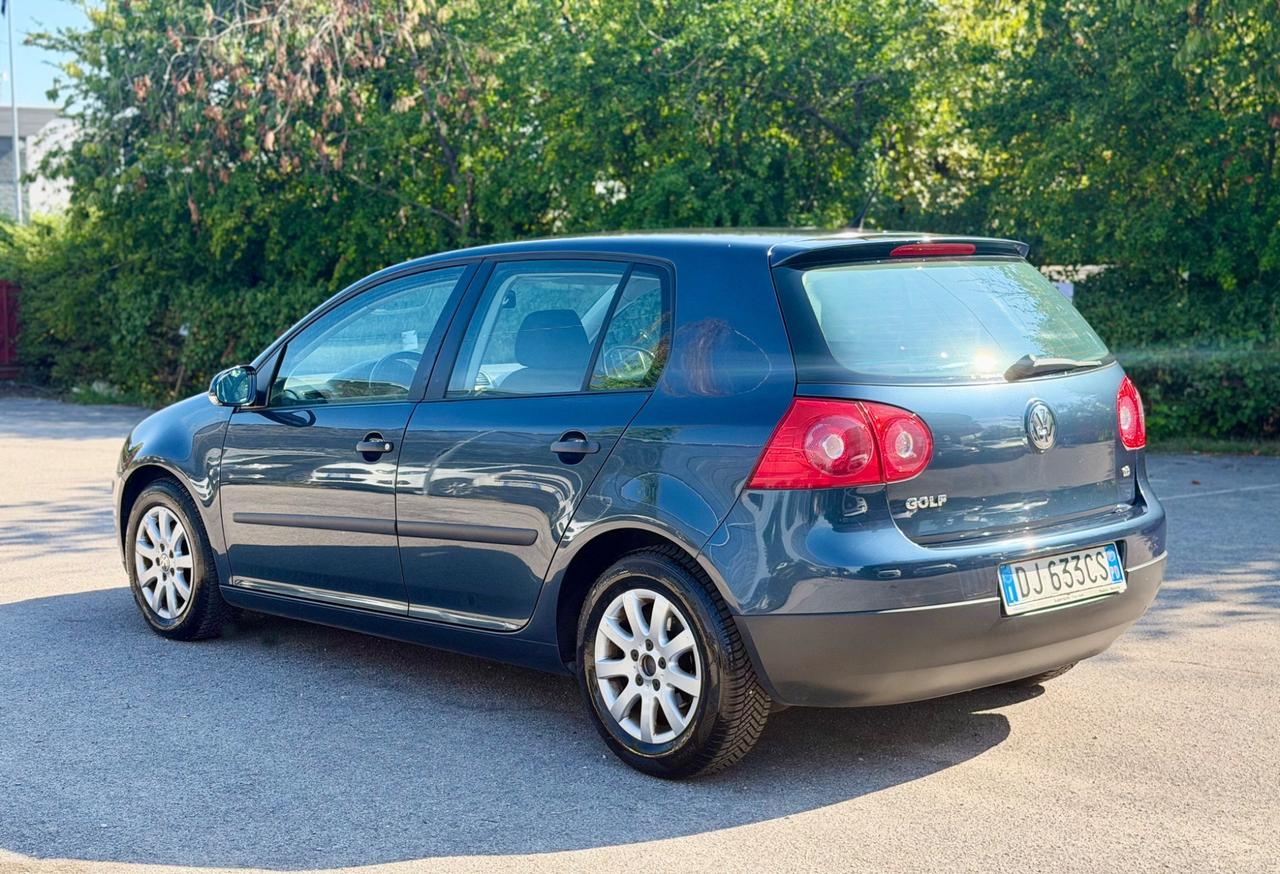 Volkswagen Golf 1,6 benzina km 120,000 ok neopatentati ! ! B