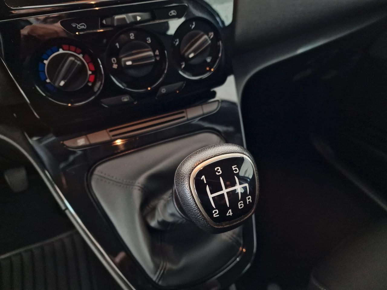 Lancia Ypsilon 1.0 Hybrid Gold 2023