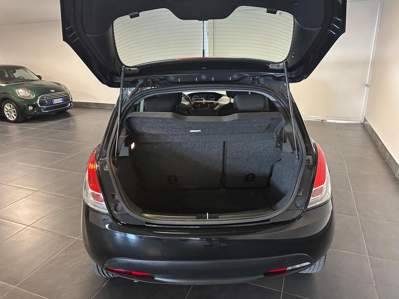 LANCIA YPSILON 1.2 BENZINA 69CV NEOPATENTATI