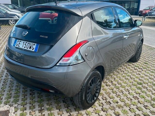 Lancia Ypsilon 1.0 FireFly 5 porte S&S Hybrid Ecochic Silver PREZZO PROMO