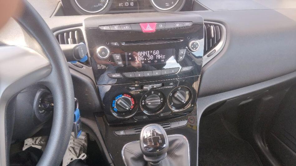 Lancia Ypsilon 1.2 69 CV 5 porte Gold