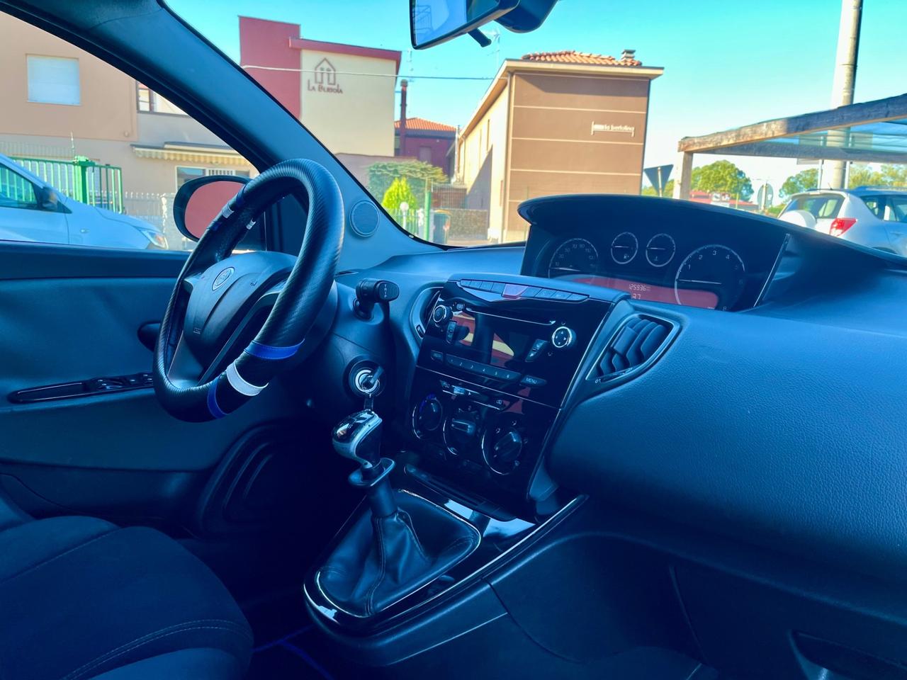 Lancia Ypsilon 0.9 TwinAir 85 CV 5 porte