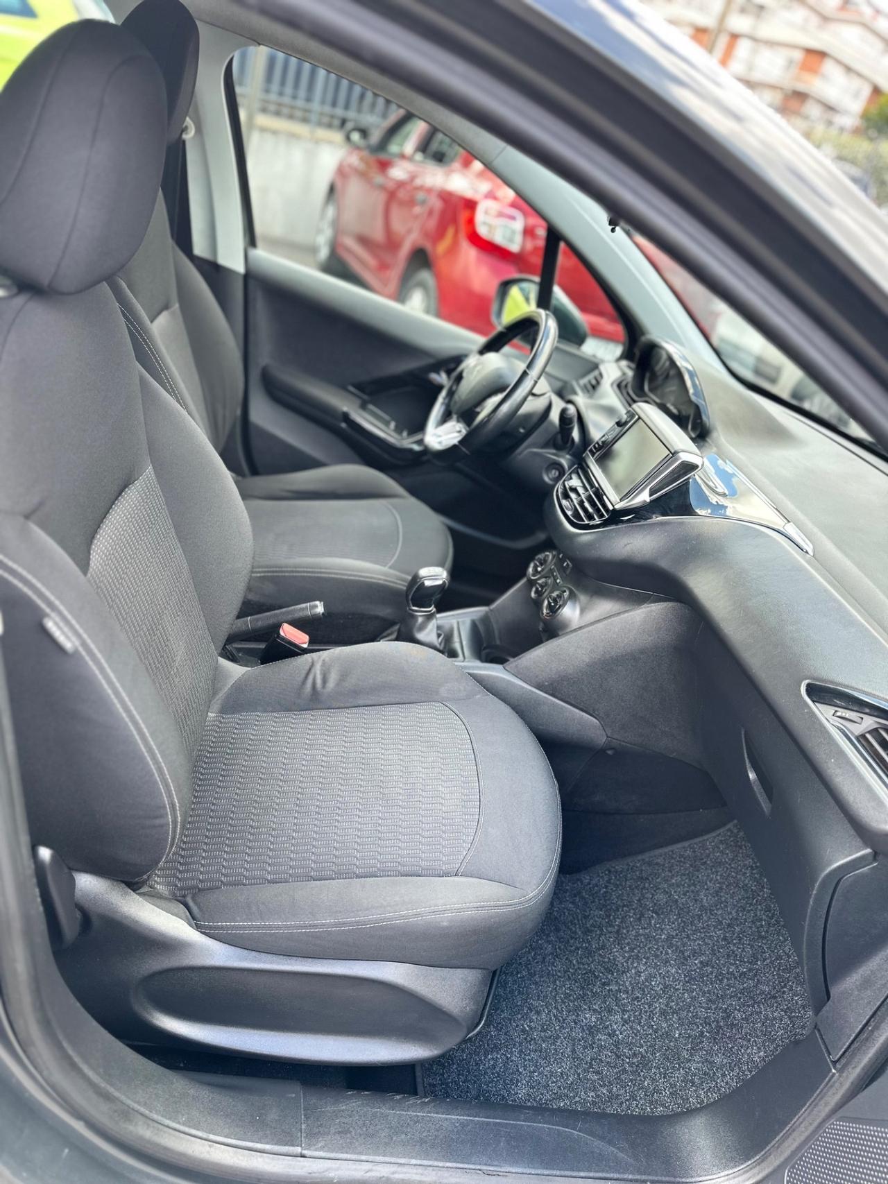 Peugeot 208 PureTech 82 5 porte Allure