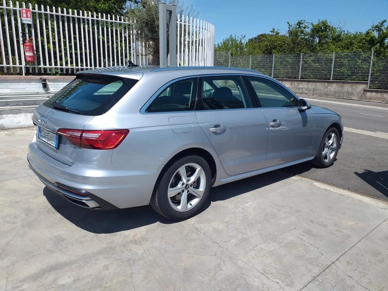 Audi A4 Avant 30 TDI/136 CV S tronic Business Advanced