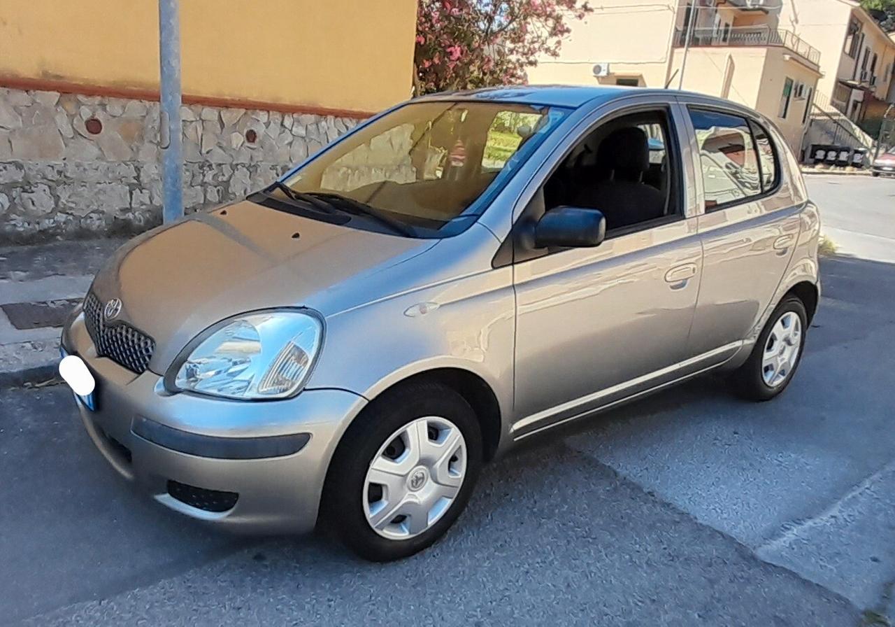 Toyota Yaris 1.0 benzina x neo patentati
