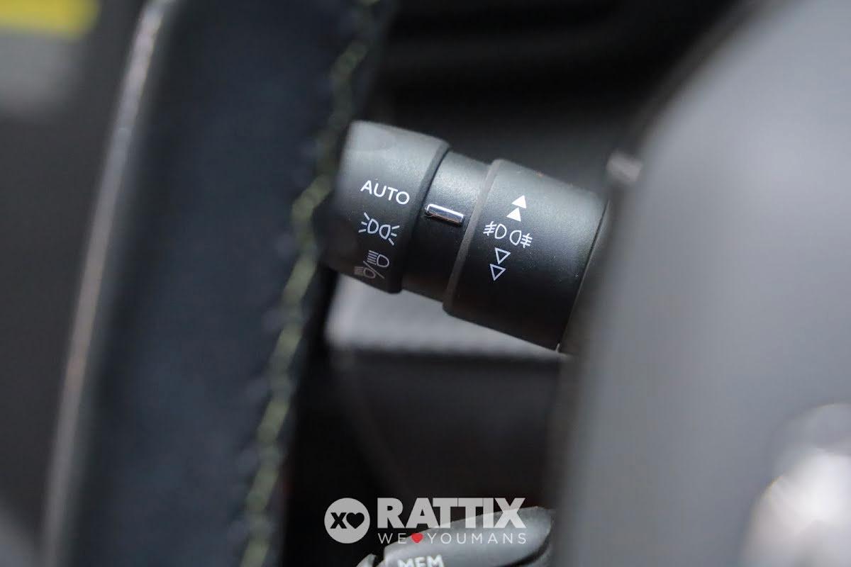 Peugeot e-2008 motore elettrico 100kW GT