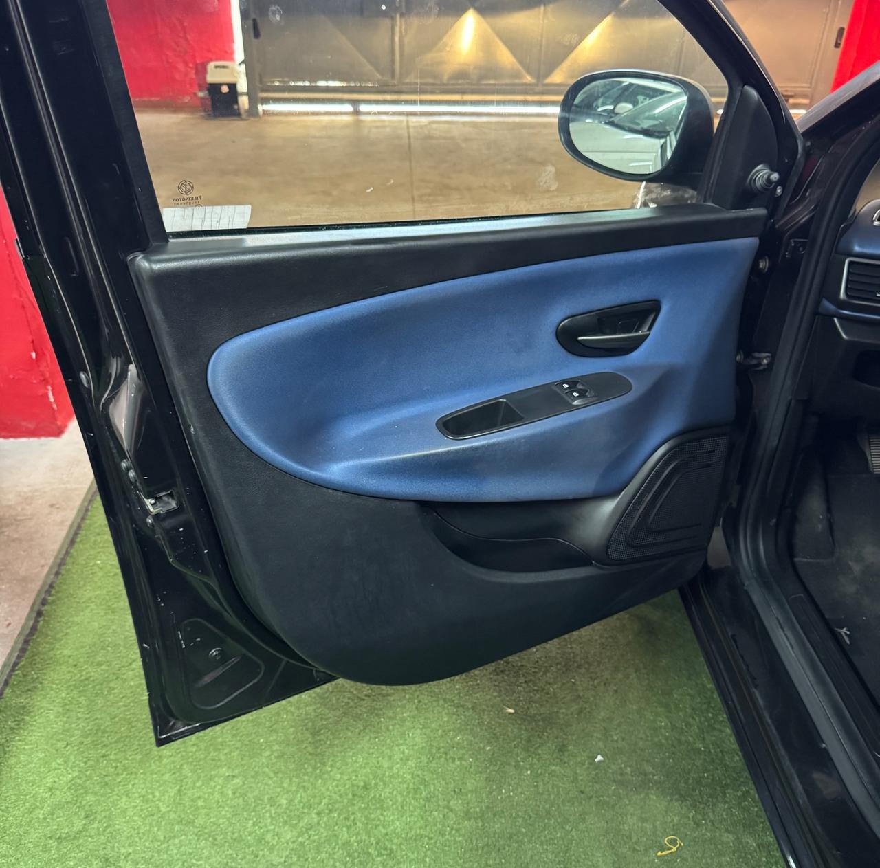 Lancia Ypsilon 1.2 69 CV 5 porte 130000 Chilometri