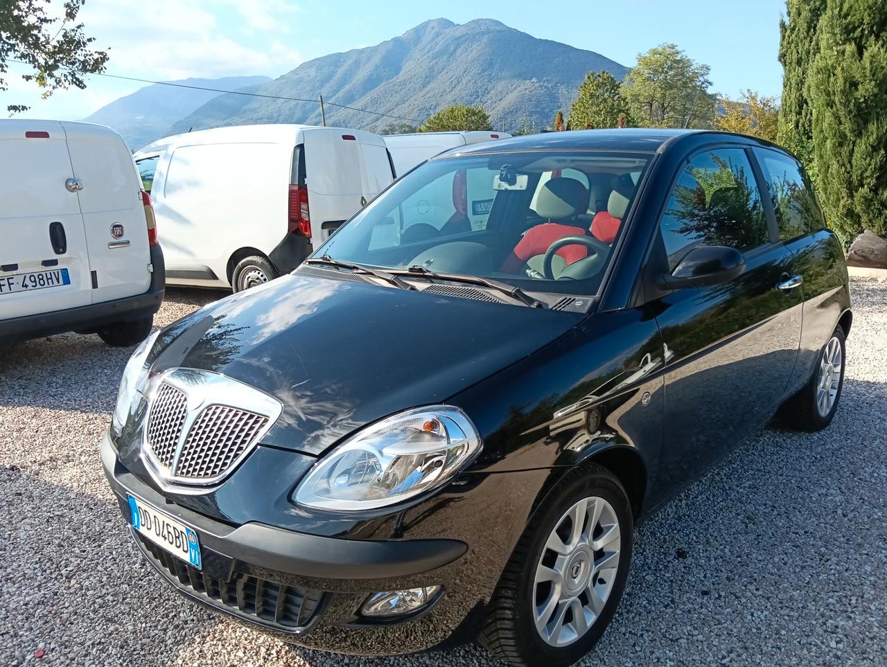 Lancia Ypsilon