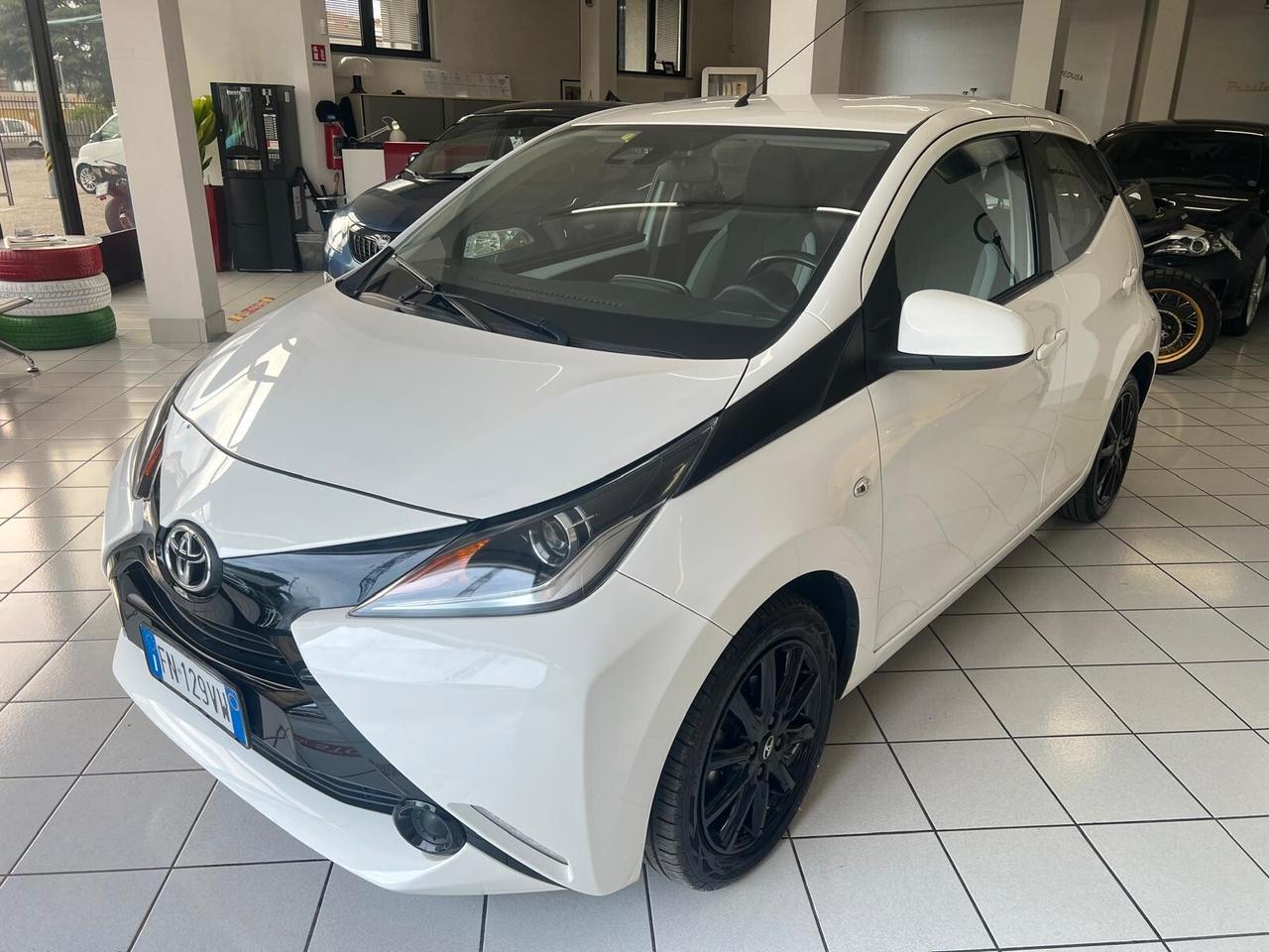 Toyota Aygo 1.0 VVT-i 69 CV 5 porte x-cool TSS
