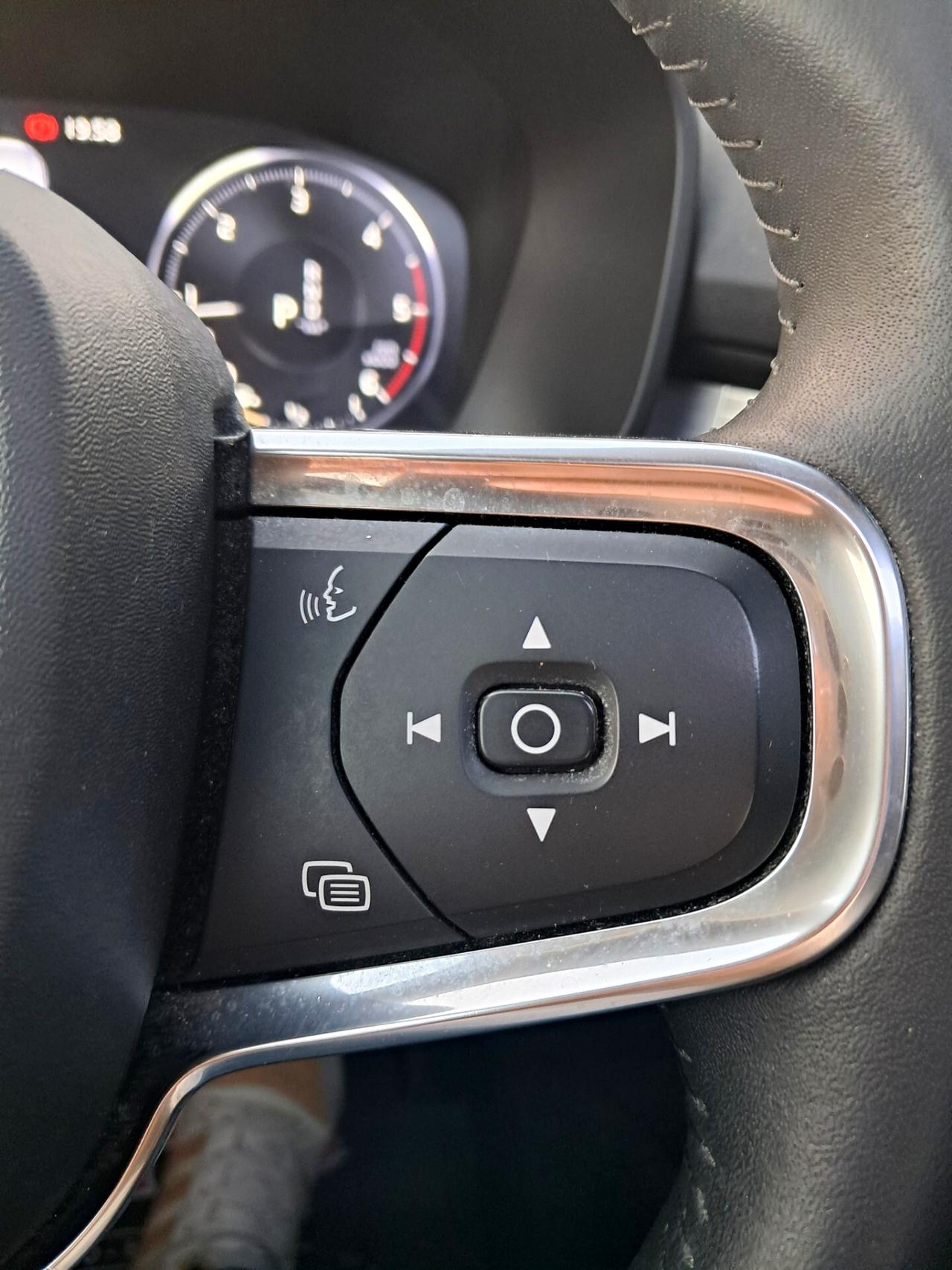 Volvo XC40-2.0-150CV*TETTO*CAM360°*LED*NAVI