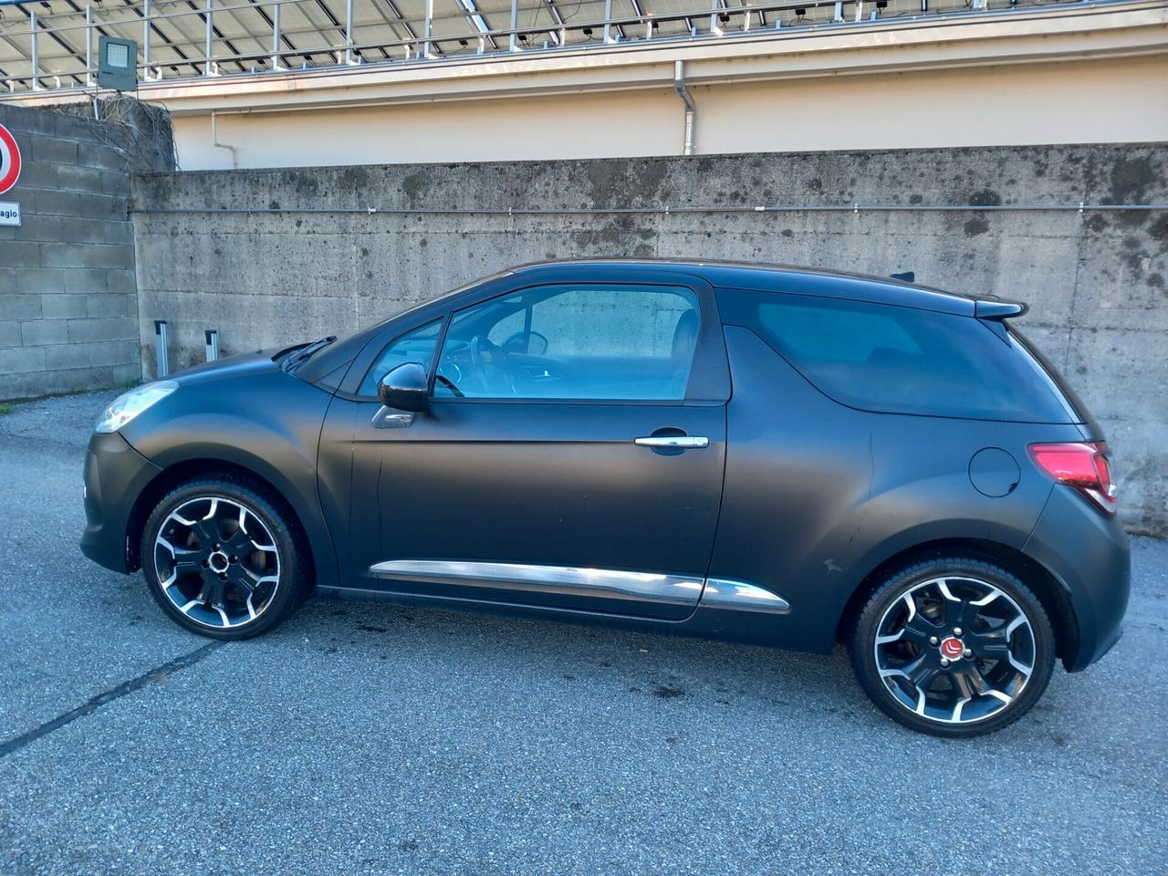 DS3 3 1.6 THP 155 Just Black