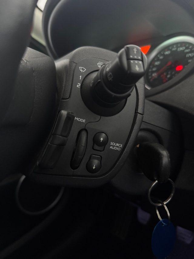 RENAULT Clio 1.2 16V 3 porte Le Iene