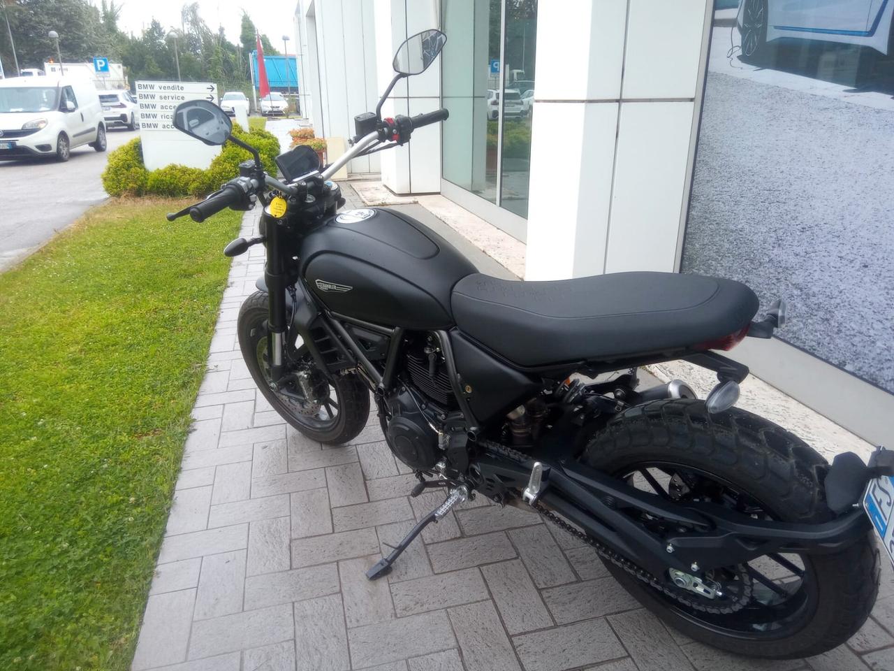 Ducati Scrambler 800 Icon Dark