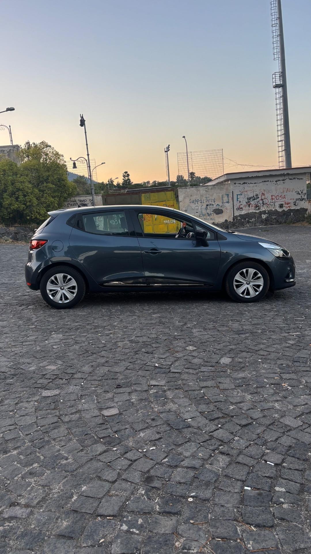 Renault Clio dCi 8V 75 CV 5 porte Moschino Life