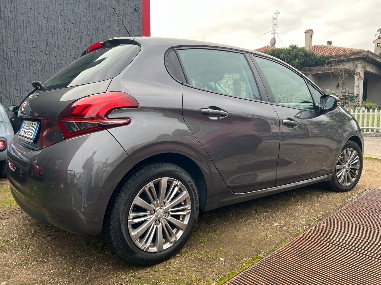 Peugeot 208 PureTech 82 Stop&Start 5 porte Signature