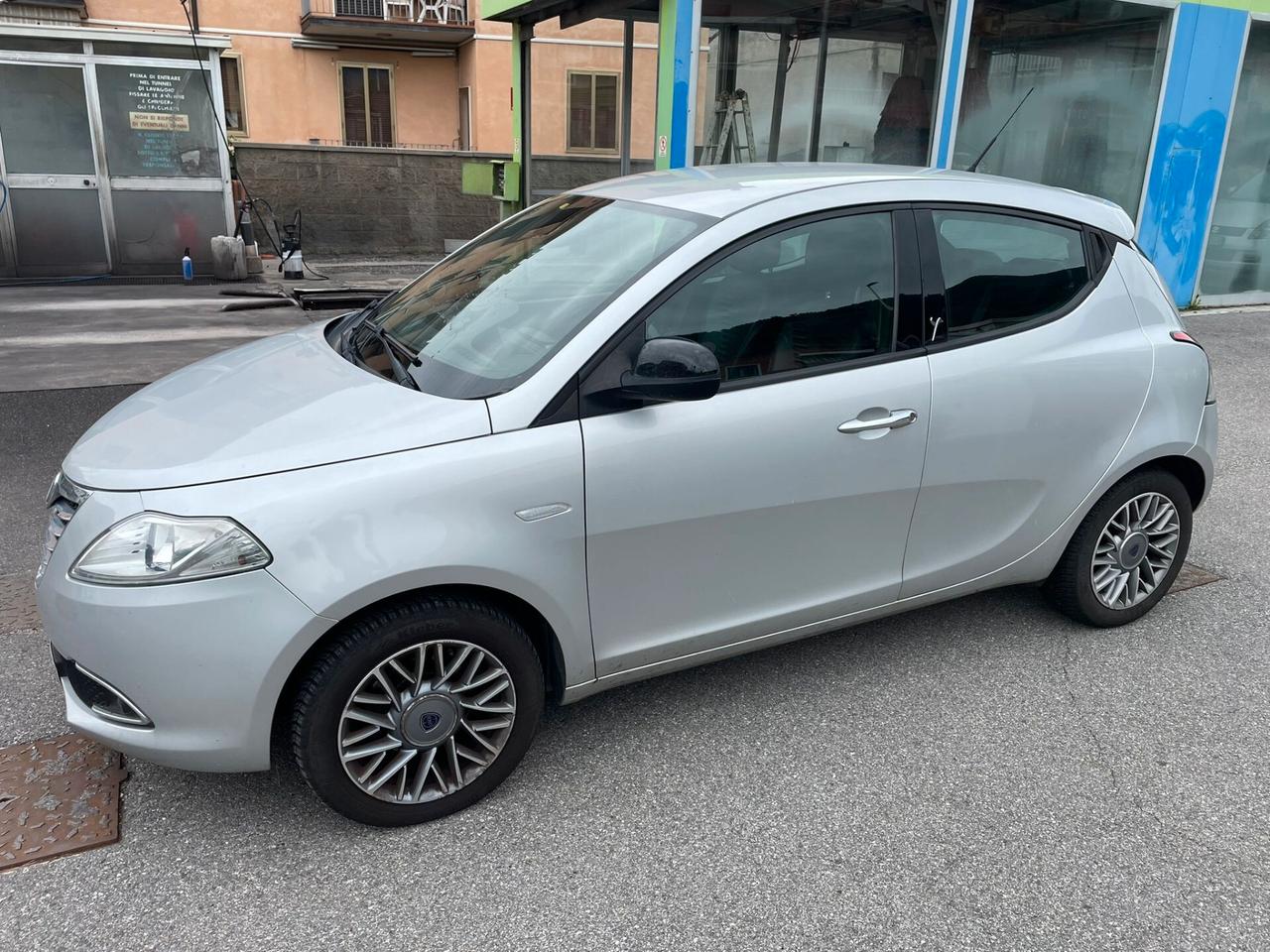 Lancia Ypsilon 1.2 69 CV 5 porte S&S Platinum
