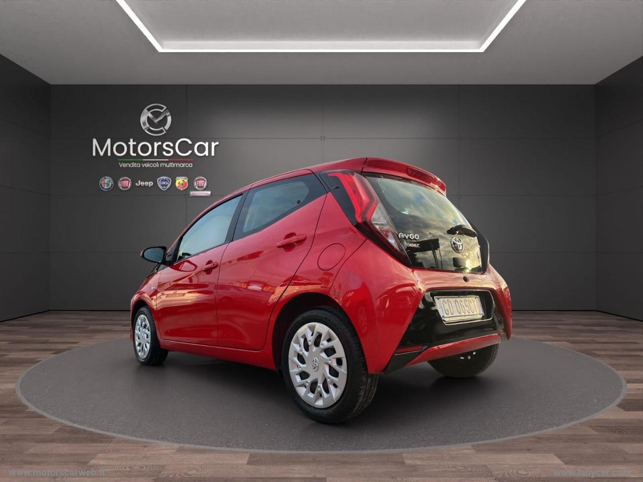 TOYOTA Aygo Connect 1.0 VVT-i 72 CV 5p. x-wave