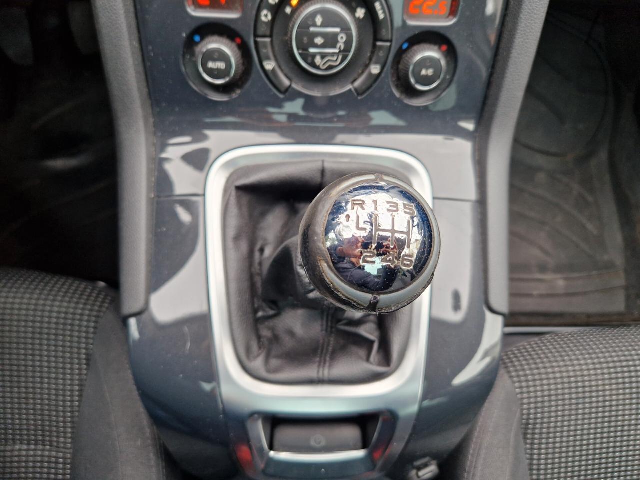 Peugeot 5008 1.6 120CV "96.900 km" 7 posti, Tetto, Navi, Telec.