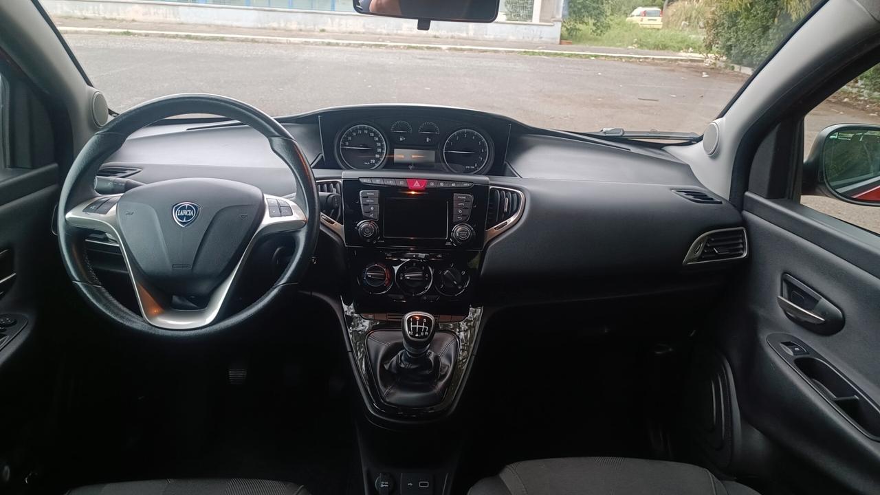 Lancia Ypsilon 1.0 FireFly 5 porte S&S Hybrid Ecochic Gold