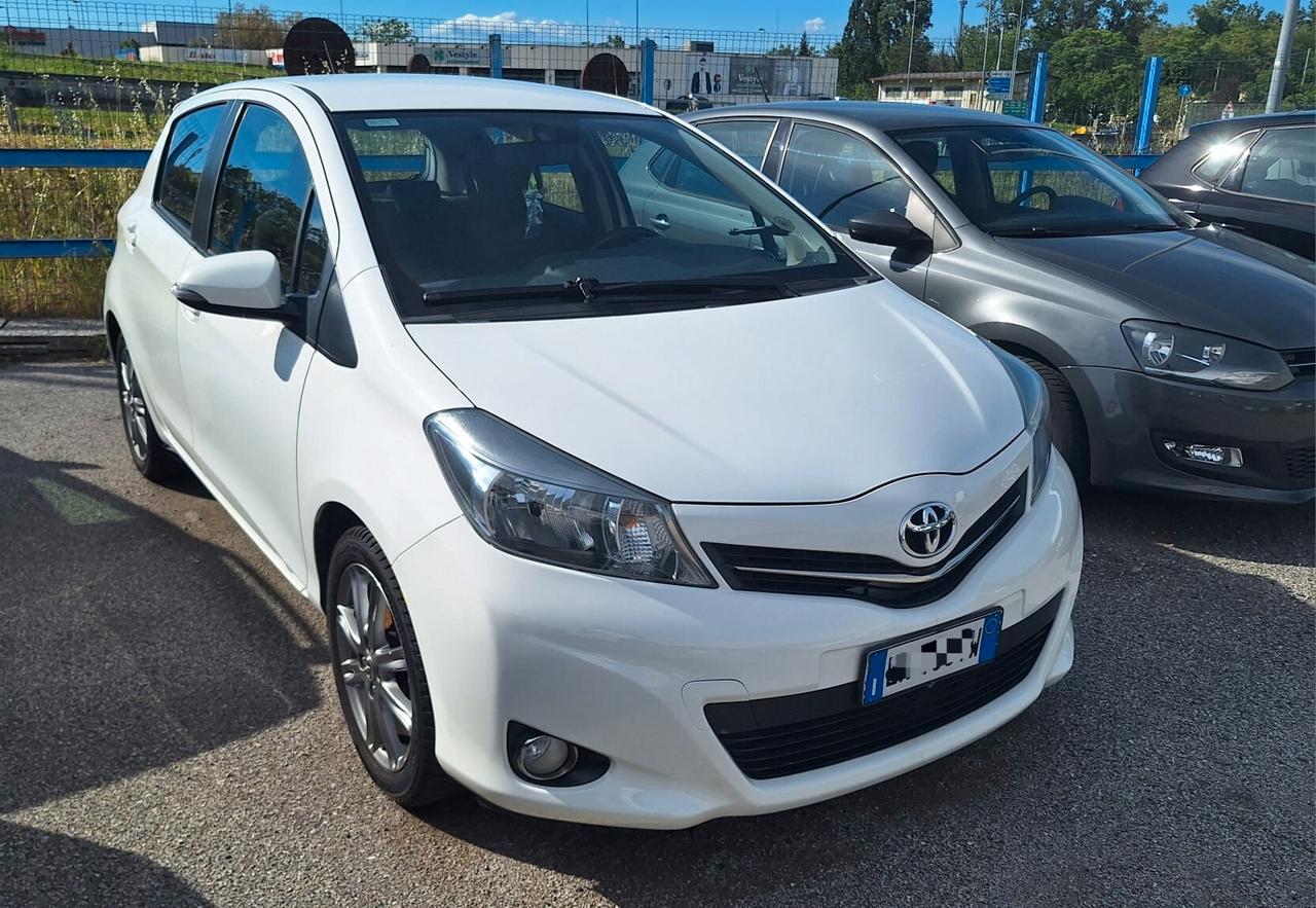 Toyota Yaris 1.3 5p Lounge UNIPRO