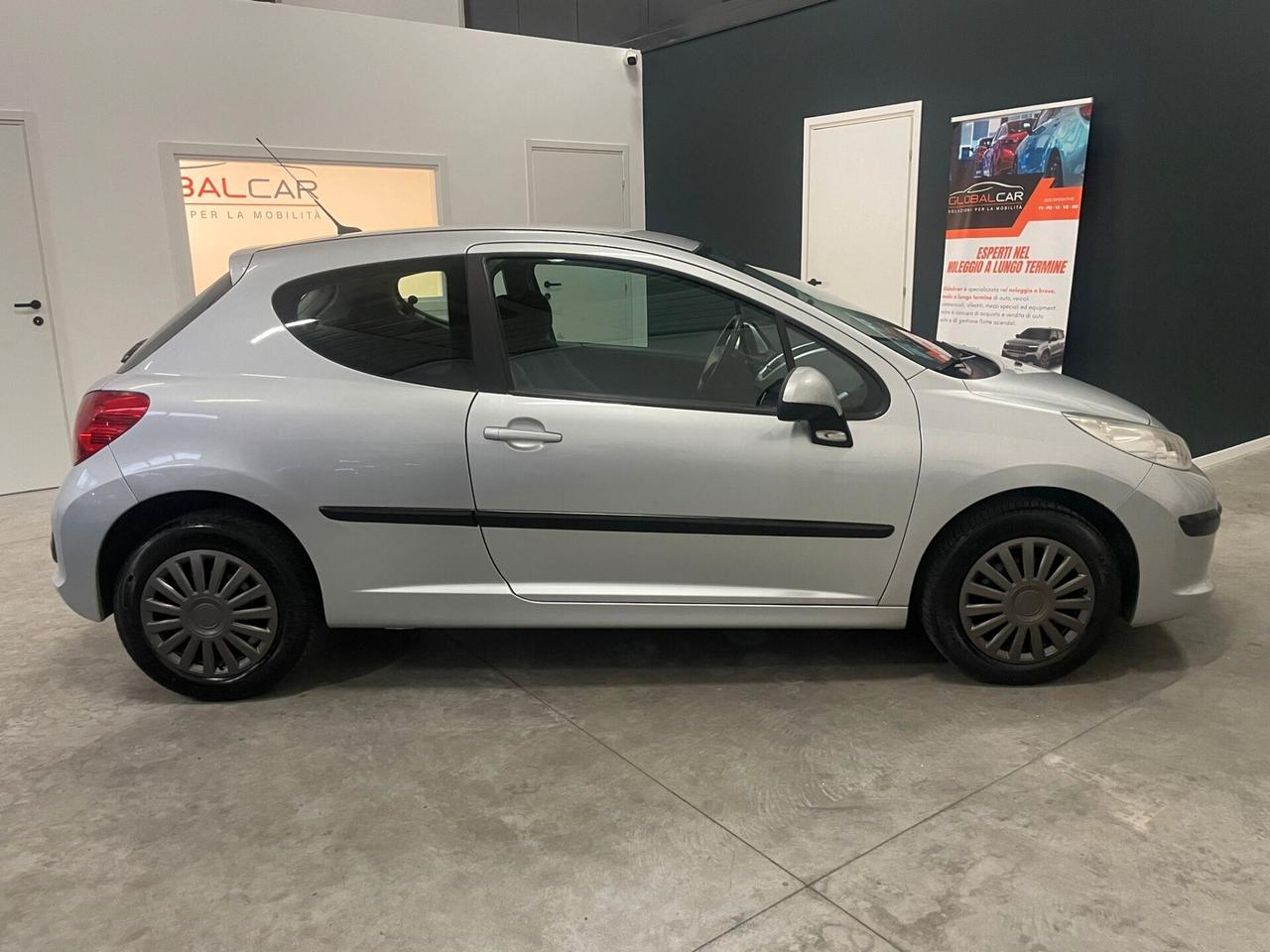 Peugeot 207 1.4 8V 75CV 3p. benz ok neopatentati