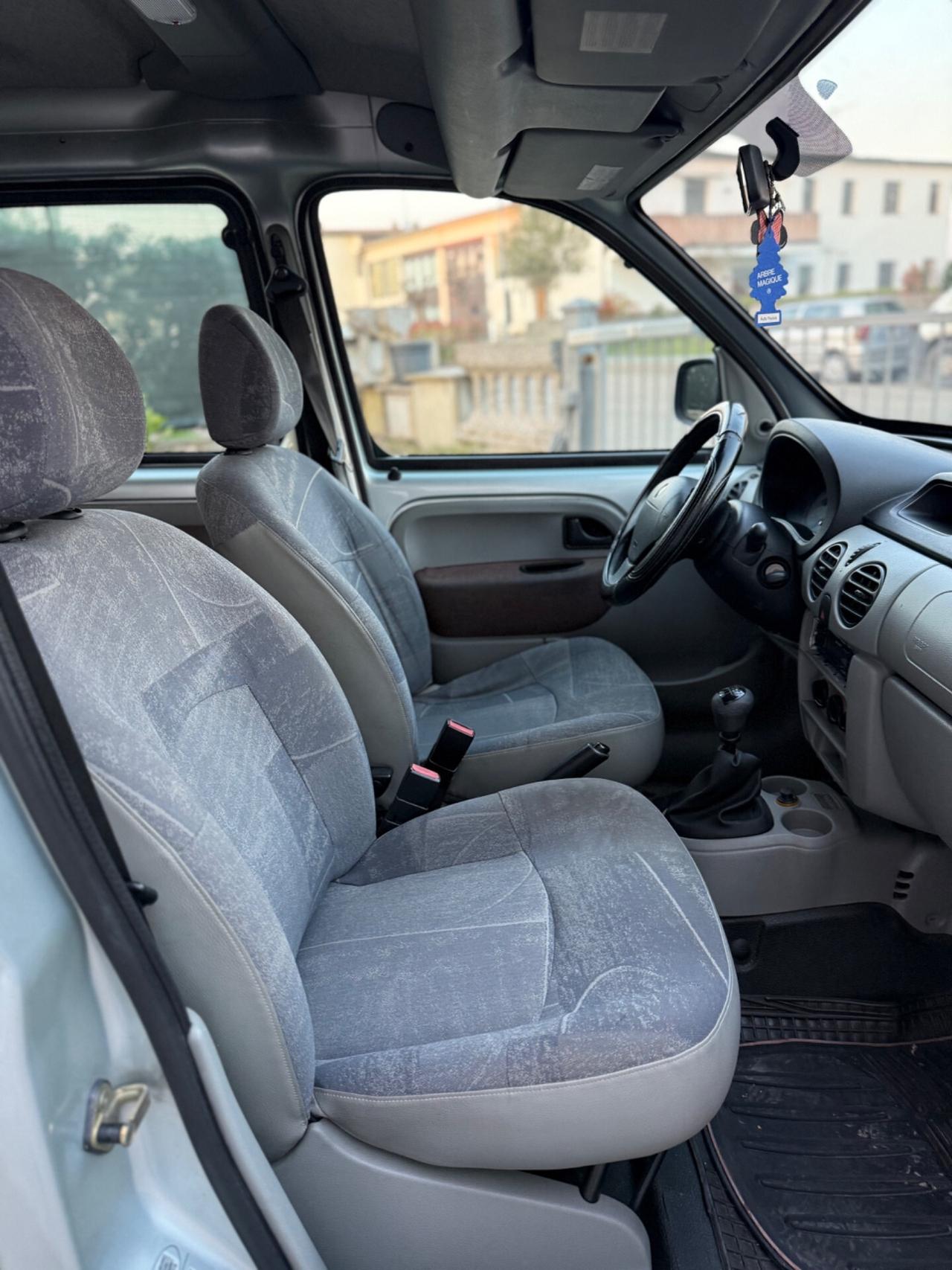 Renault Kangoo 4p. Autocarro 1.2 PEDANA DISABILE