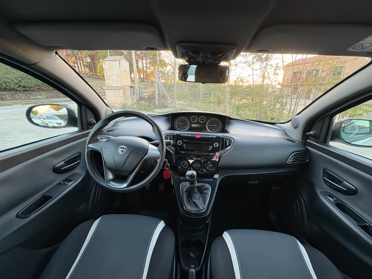Lancia Ypsilon 1.2 69 CV 5 porte Opening Edition