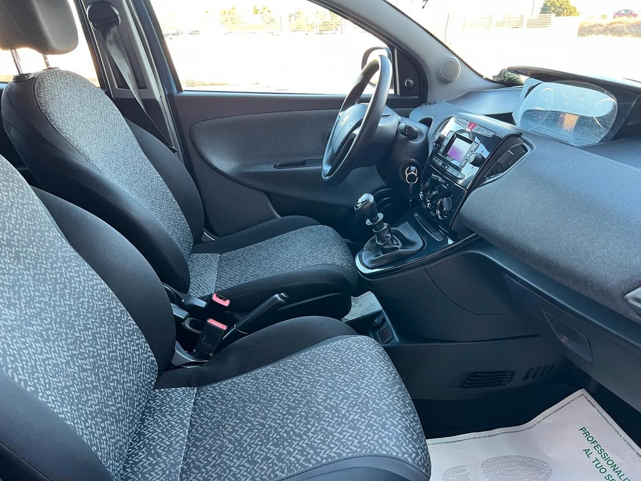 Lancia Ypsilon 1.0 FireFly 5 porte S&S Hybrid UnYca