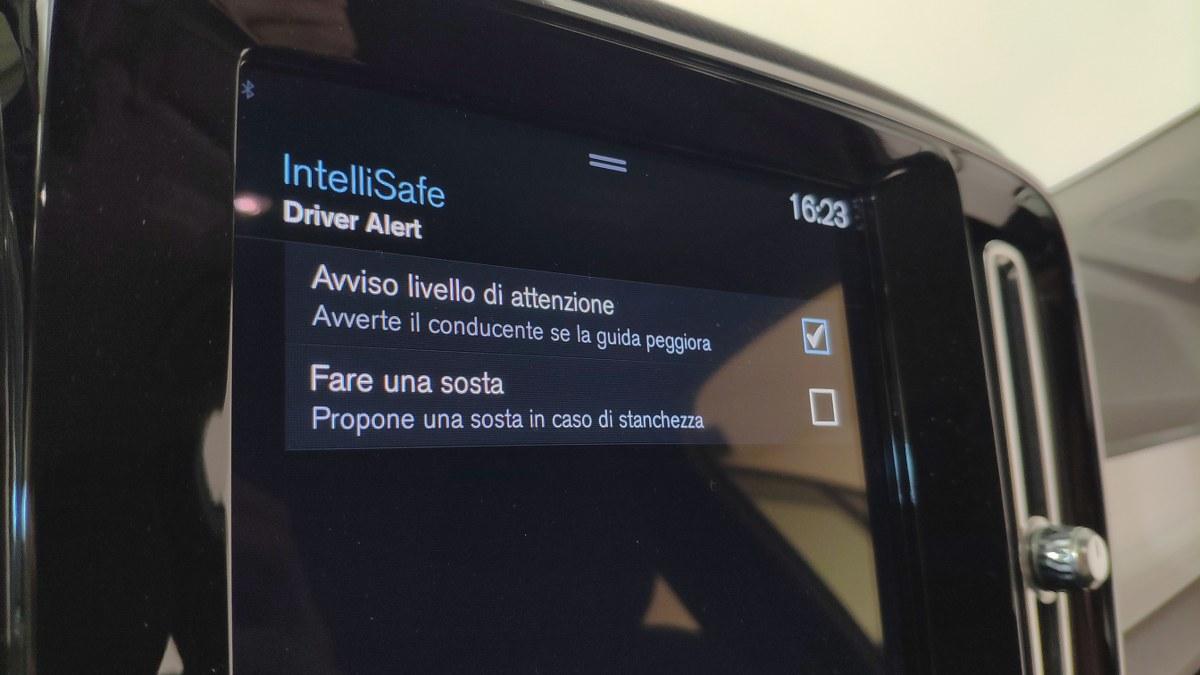 VOLVO Xc40 T2 Geartronic Momentum Pro N-1