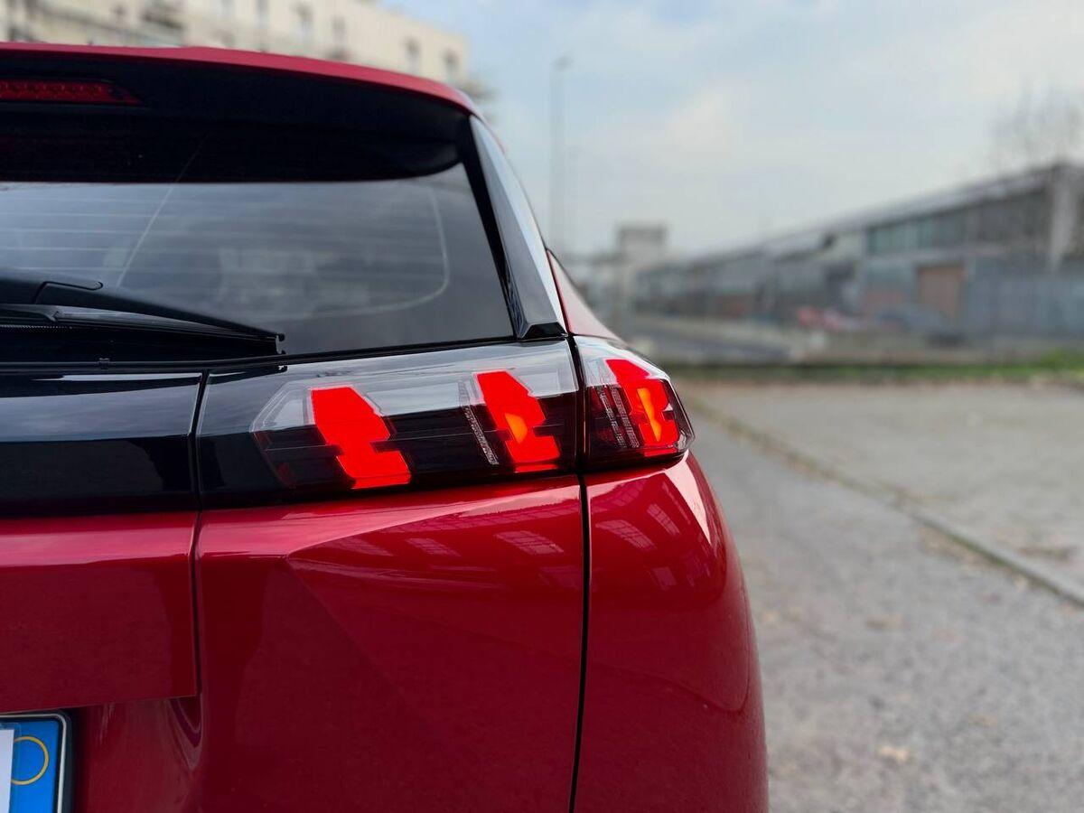 Peugeot 2008 1.2 Active s&s 130cv CINGHIA SOSTITUITA !