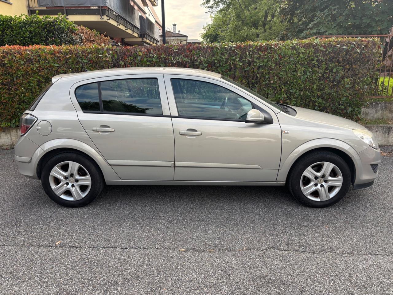 Opel Astra 1.6 115CV 5 porte
