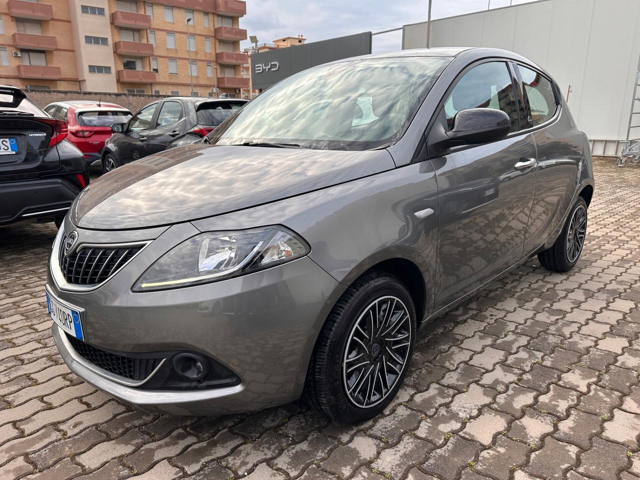 Lancia Ypsilon 1.0 Hybrid Ecochic Gold