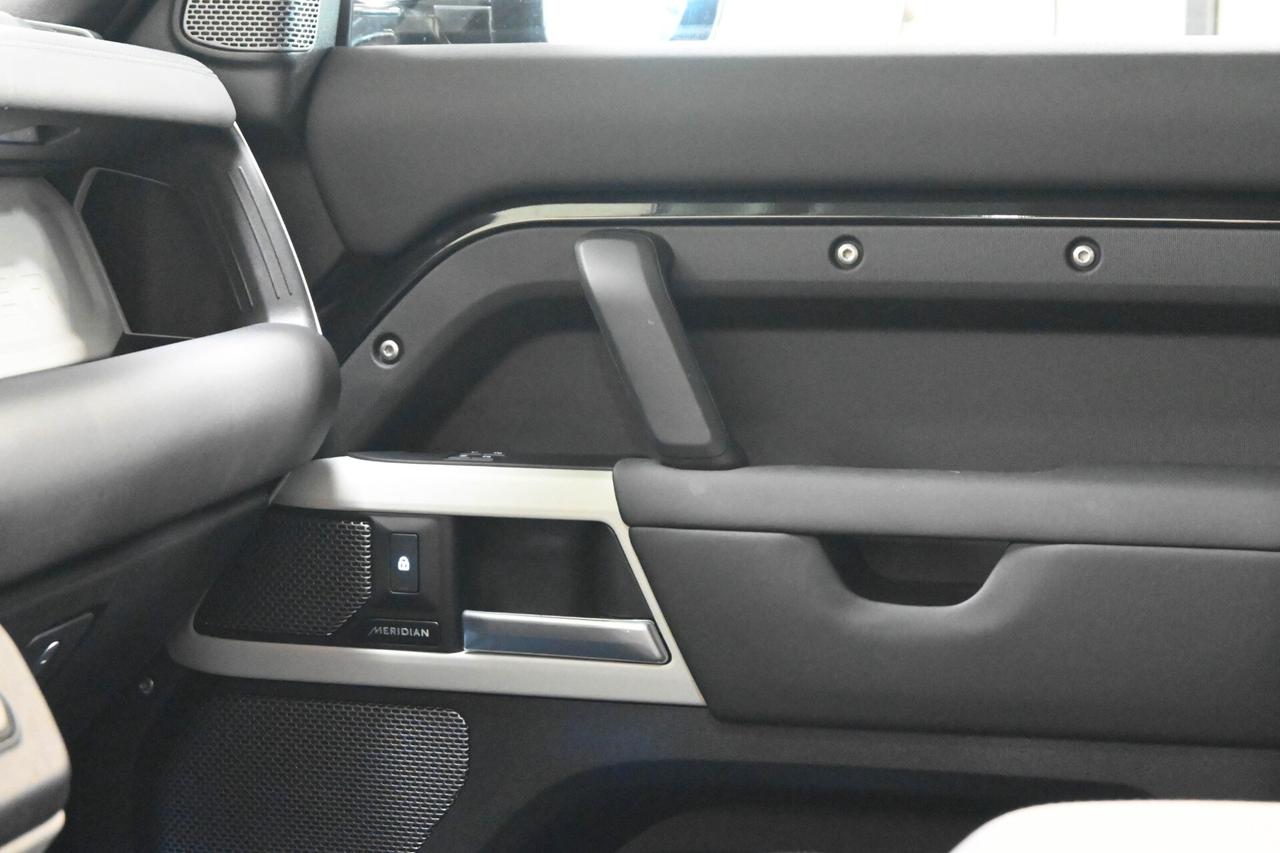 LAND ROVER Defender (2019) Defender 110 3.0D I6...