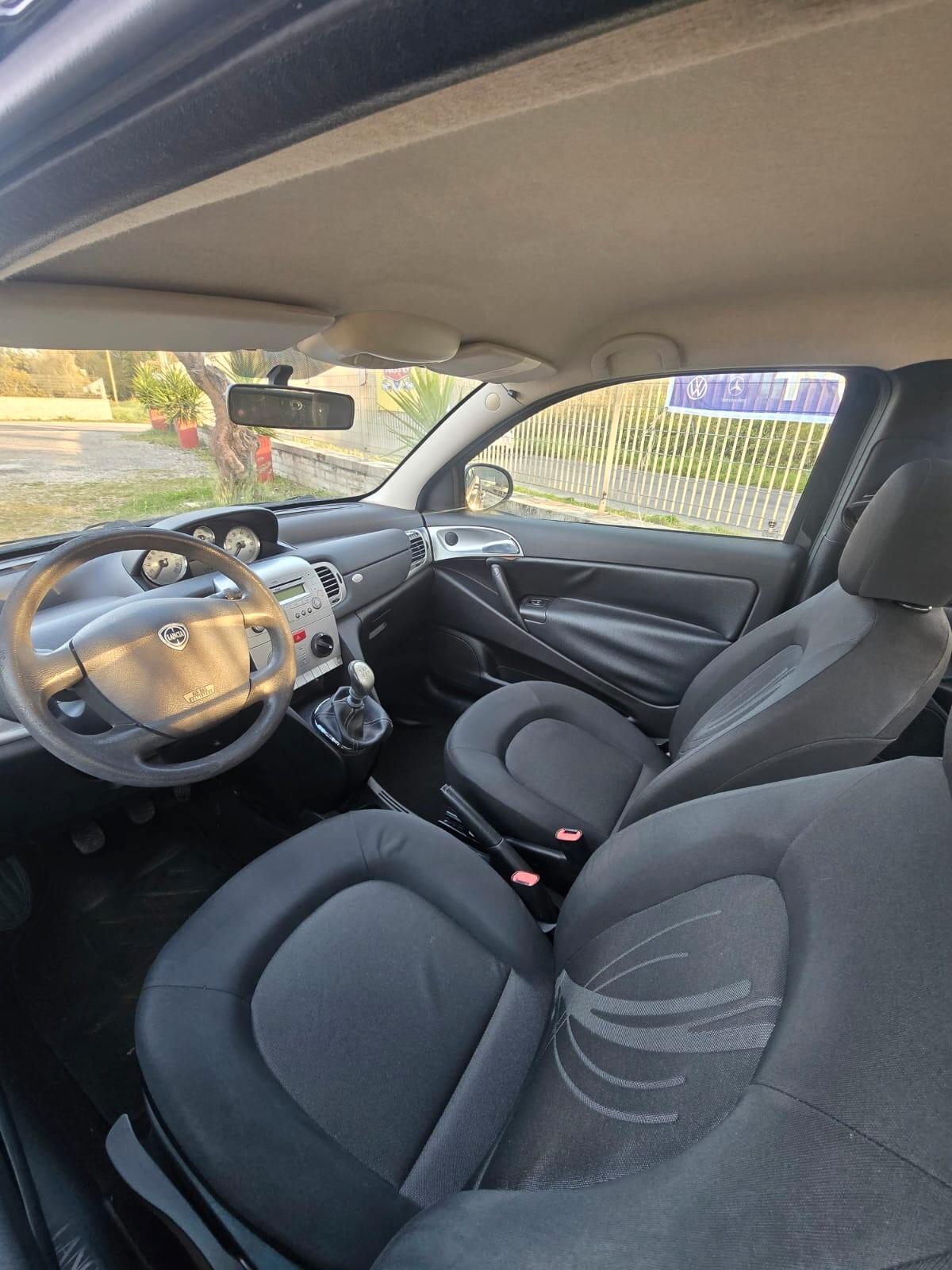 Lancia Ypsilon 1.2 69 CV Unyca