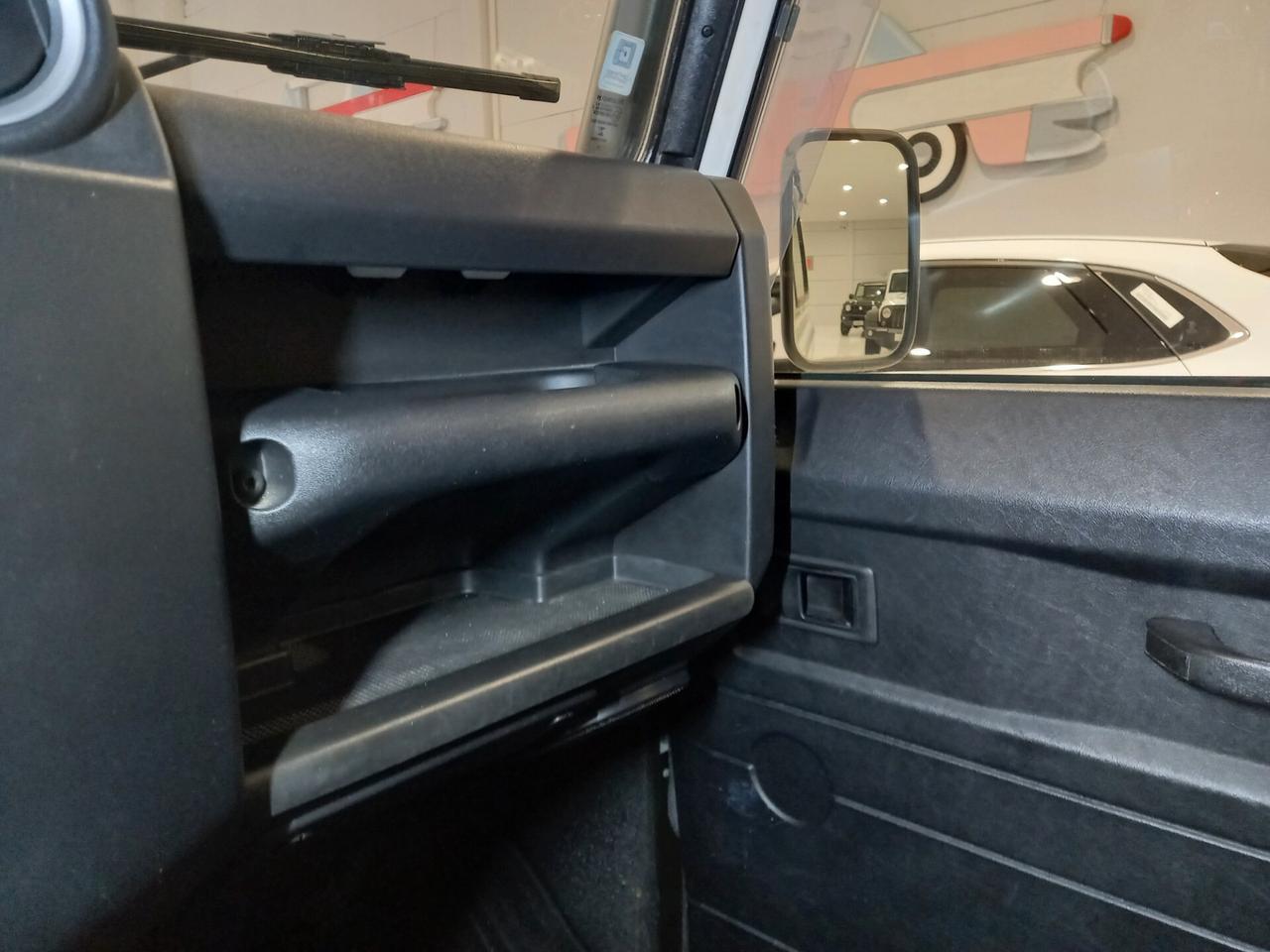 Land Rover Defender 90 2.2 EXPEDITION 032/100