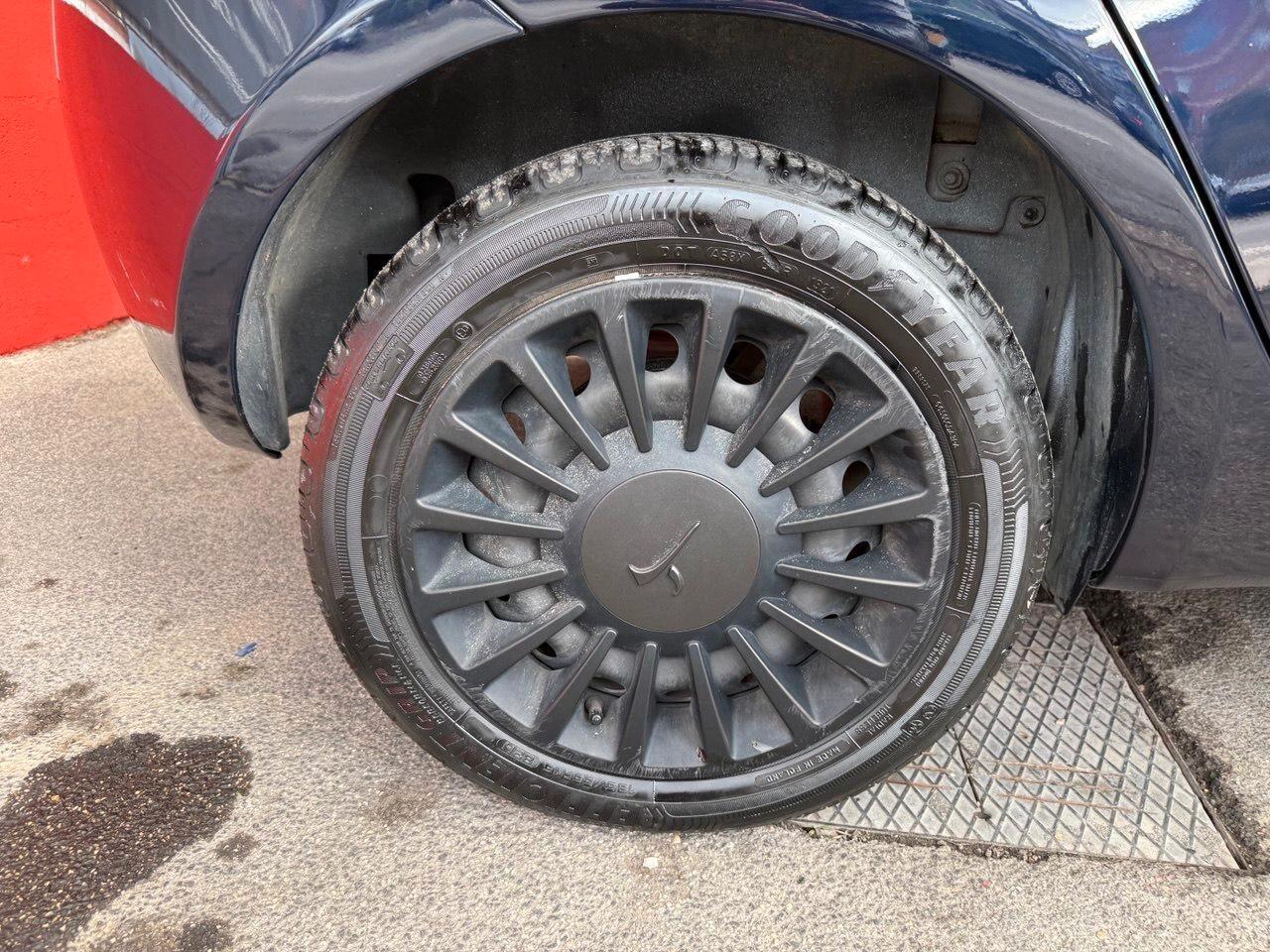 Lancia Ypsilon 1.0 FireFly 5 porte S&S Hybrid Ecochic Silver